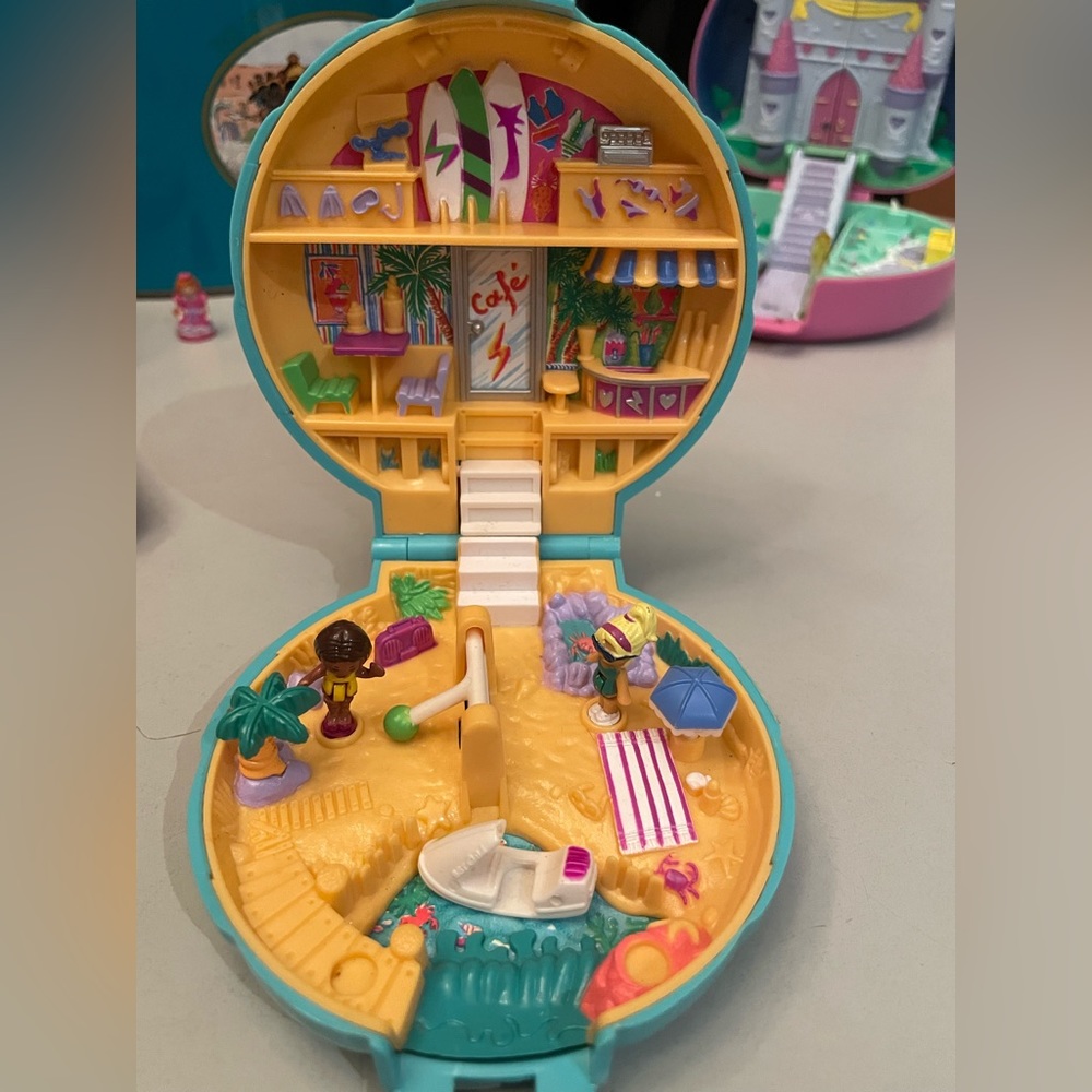 Ultra Rare vintage Bluebird Polly pocket 1989 Beach Party Compact, 100% Complet.